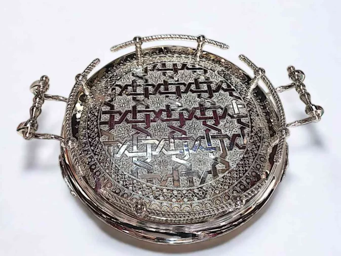 serving tray with handles​