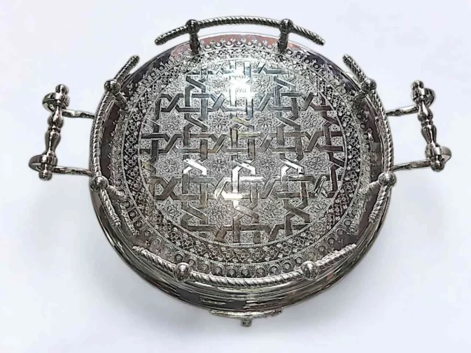 serving tray with handles​